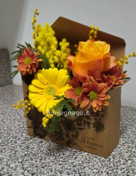Scatolina a busta con fiori misti